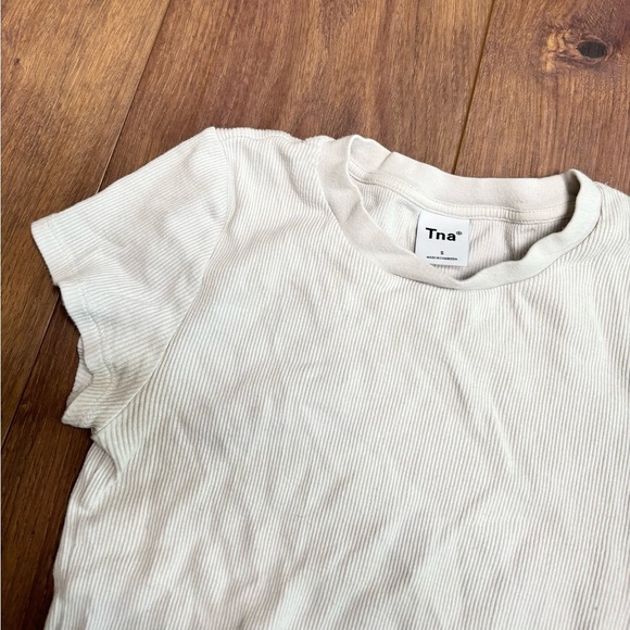 Aritzia Tee Shirt - Picture 2 of 3